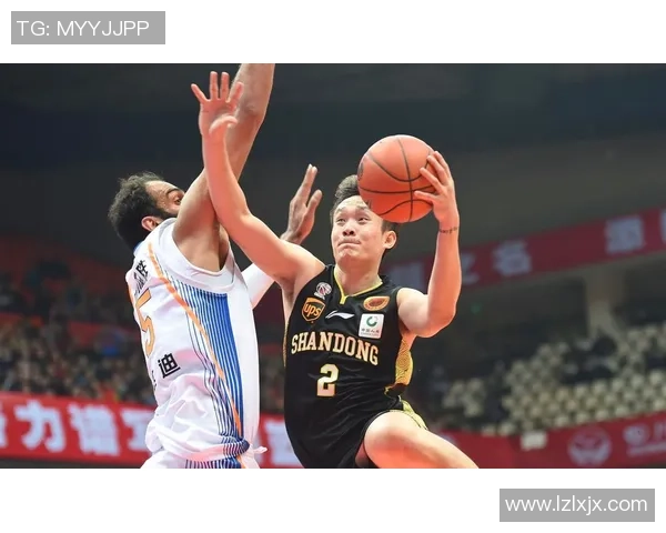 丁彦雨航在对阵山西的比赛中展现出色表现引发球迷热议 丁彦雨航在对阵山西的比赛中展现出色表现引发球迷热议