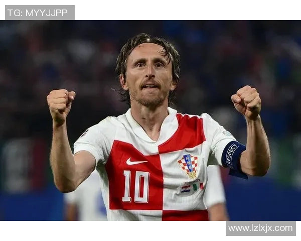 克罗斯：从中场指挥官到足球传奇的华丽蜕变之路