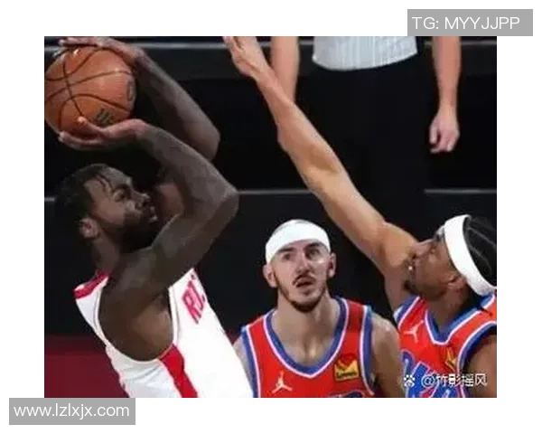 火箭队与雷霆队激战第三场赛场精彩瞬间与球员表现全解析